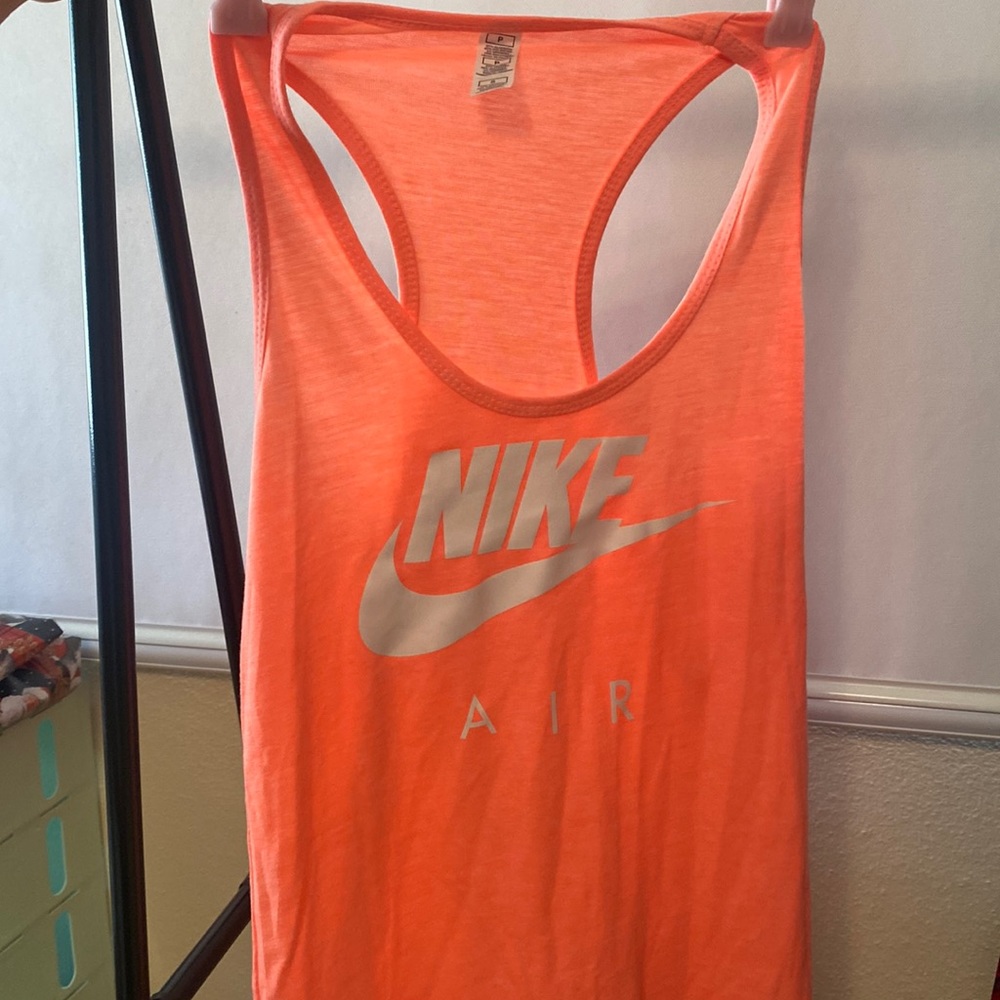 New never worn Nike tank